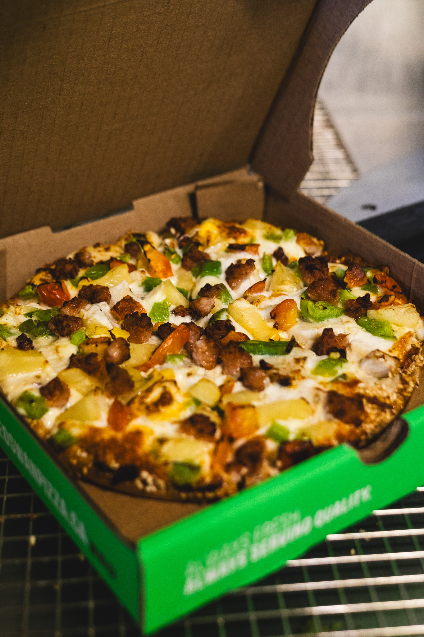 Product photography of a fresh pizza